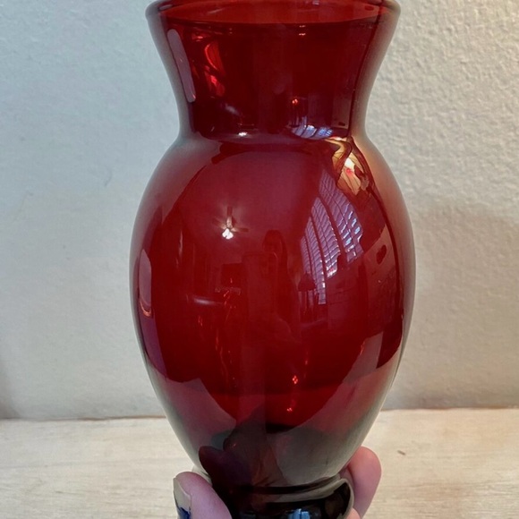 Vintage Deep Ruby Red Hand Blown Art Glass Floral Vase Anchor Hocking  6.5 - Picture 4 of 8